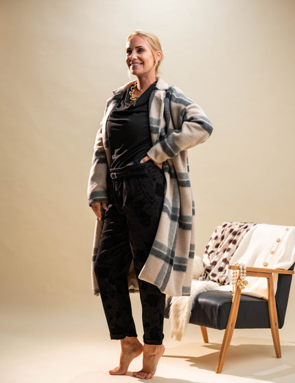 Dolg karirast plašč z gumbi