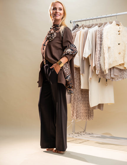 Rjava tunika z okrasnim cvetom