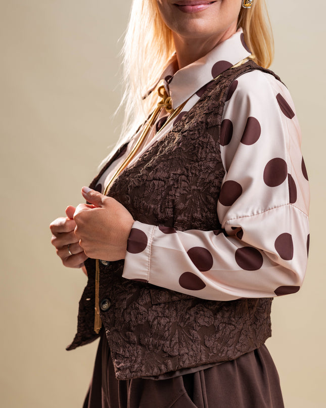 Rjav telovnik s cvetličnim vzorcem