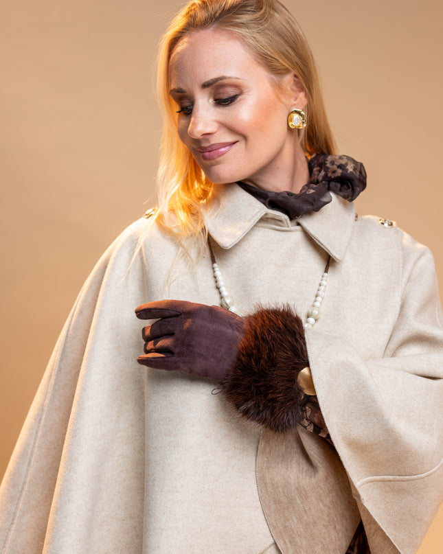 Bež pončo z okrasnimi gumbi