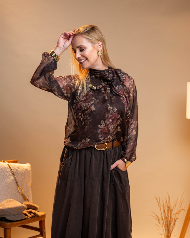 Rjava bluza s cvetličnim vzorcem in pentljo