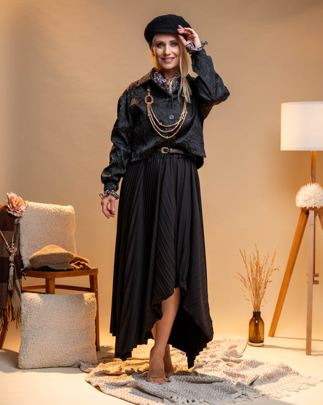 Asimetrično črno krilo s pasom