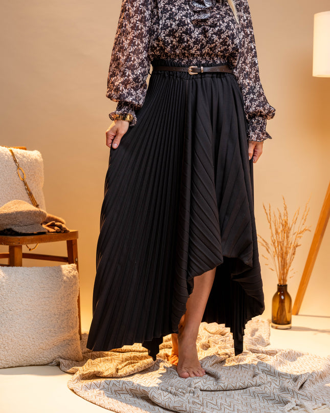 Asimetrično črno krilo s pasom