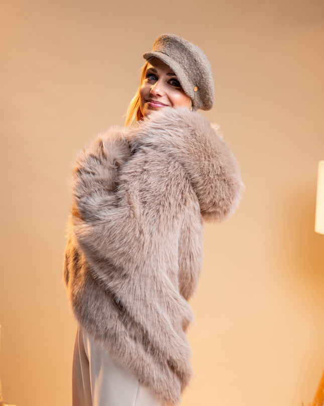 Bež jakna iz umetnega krzna