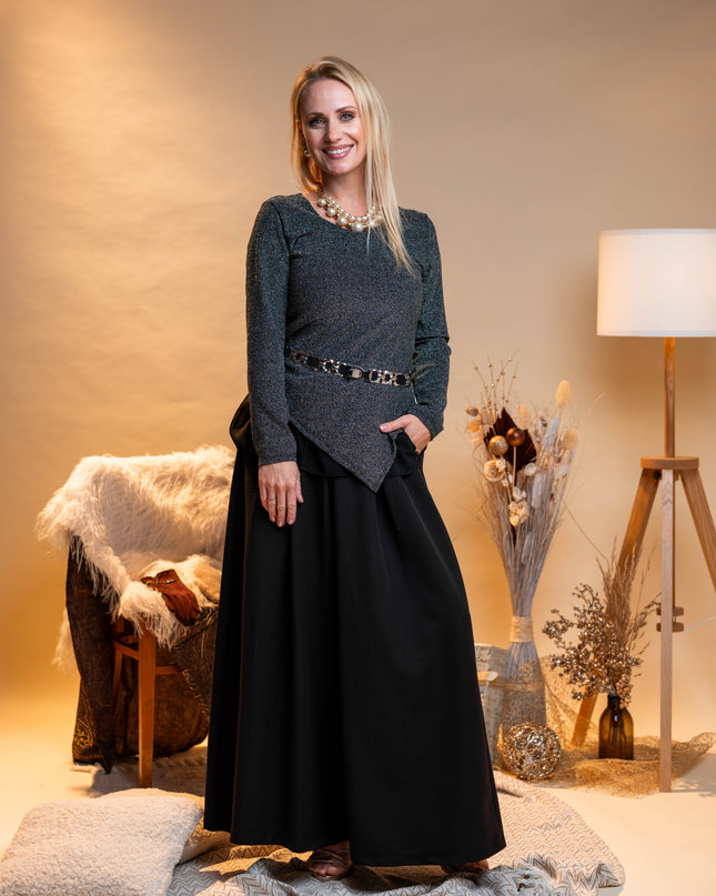 Črne široke hlače s črnim pasom