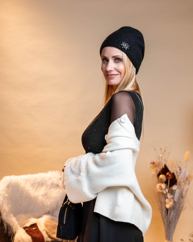 Črna elegantna zimska kapa