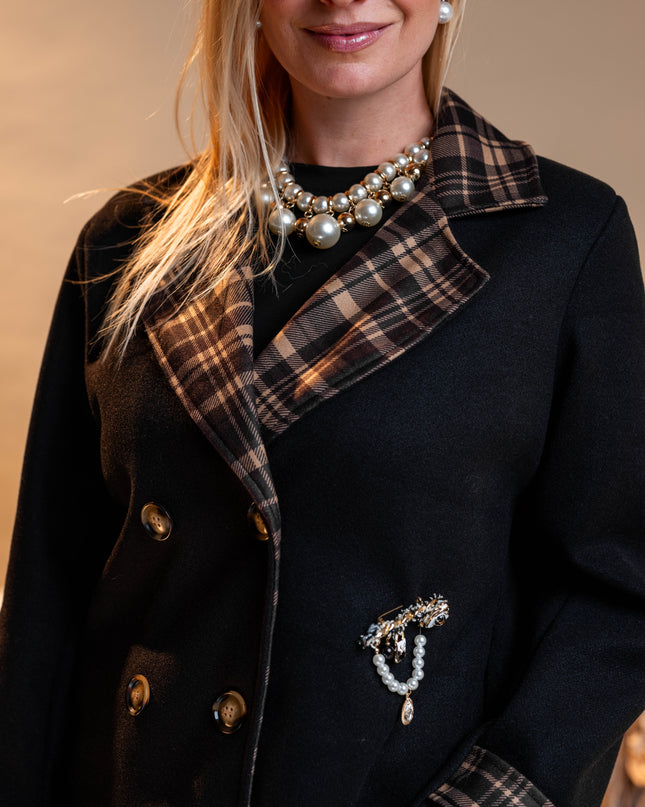 Kratka črna jakna s karirastim vzorcem