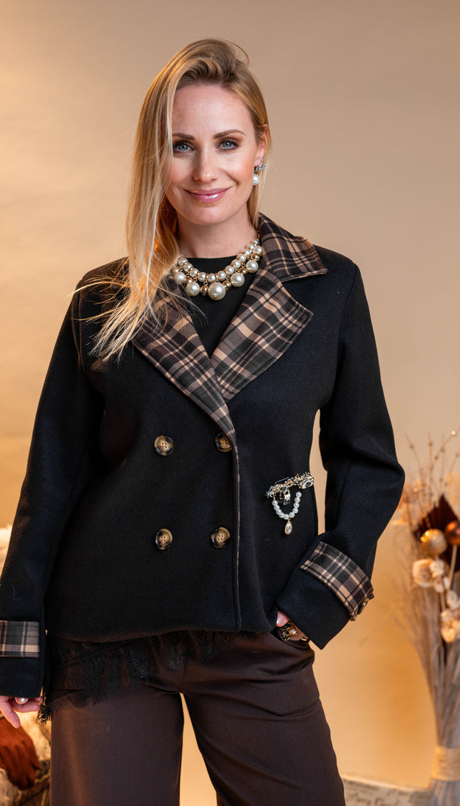 Kratka črna jakna s karirastim vzorcem