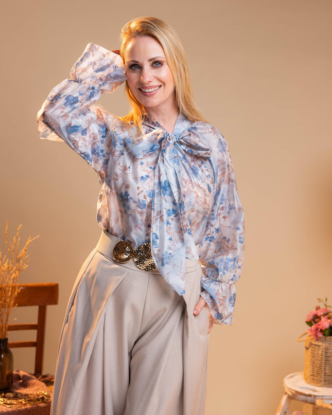 Modra bluza s cvetličnim vzorcem