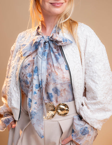 Modra bluza s cvetličnim vzorcem