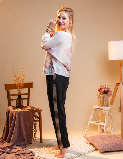 Pulover z roza cvetlico