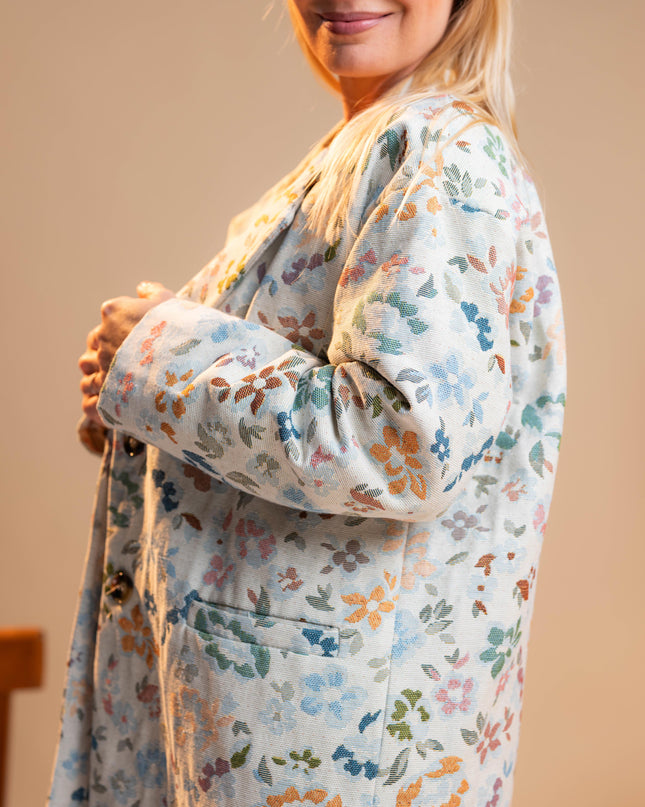 Modni plašč s cvetličnim potiskom